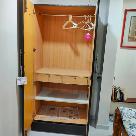 Ebony - Ac, Kitchenette, Ensuite, Independent Homestay *