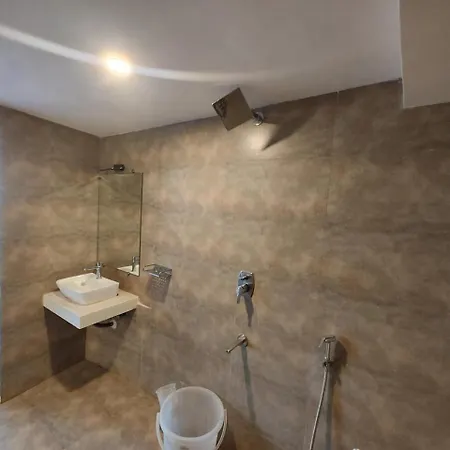 Guest house Glitz The Rio - Nr Solitaire Corporate Business Park 2*