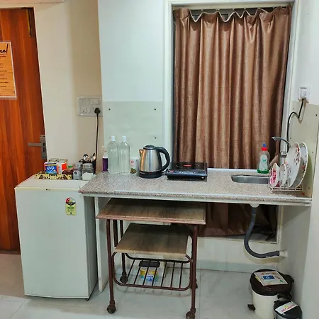 Homestay Ebony - Ac, Kitchenette, Ensuite, Independent