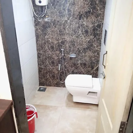 Qamar Hotel 2*