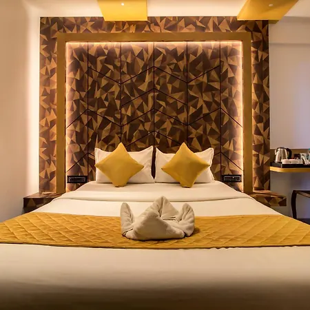 Malad Opposite Malad Railway Station 3*