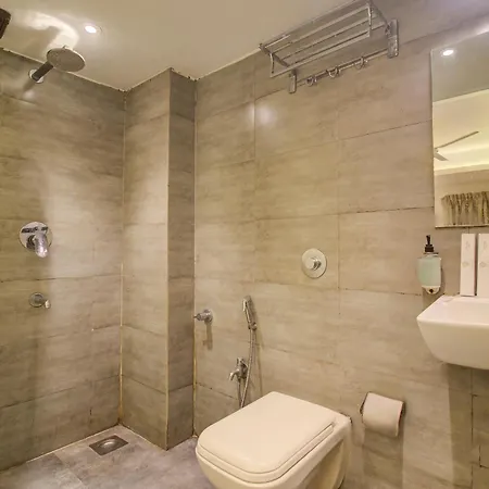 Malad Opposite Malad Railway Station 3*