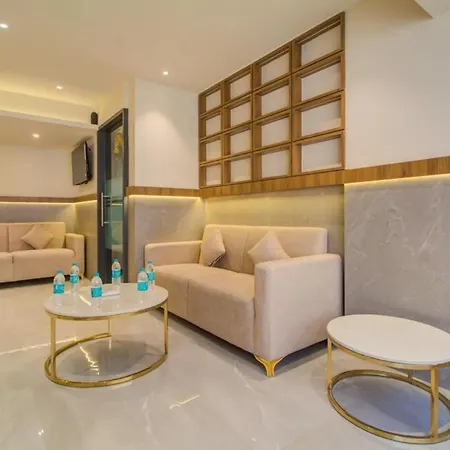 Malad Opposite Malad Railway Station 3*