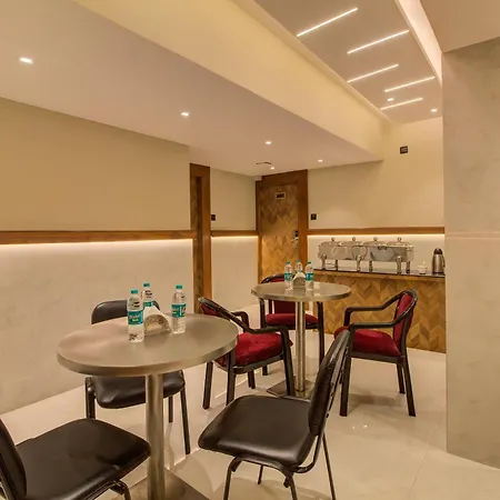 Malad Opposite Malad Railway Station Hotel 3*