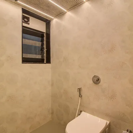 Malad Opposite Malad Railway Station Hotel 3*