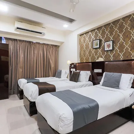 Hotel Laaiba Residency 3*