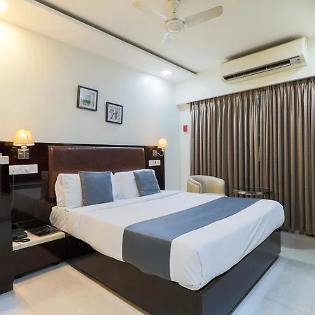 Hotel Laaiba Residency 3*