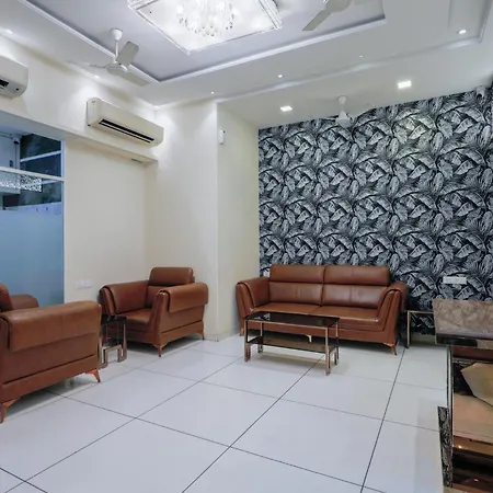 Laaiba Residency Hotel 3*