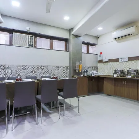 Laaiba Residency Hotel 3*