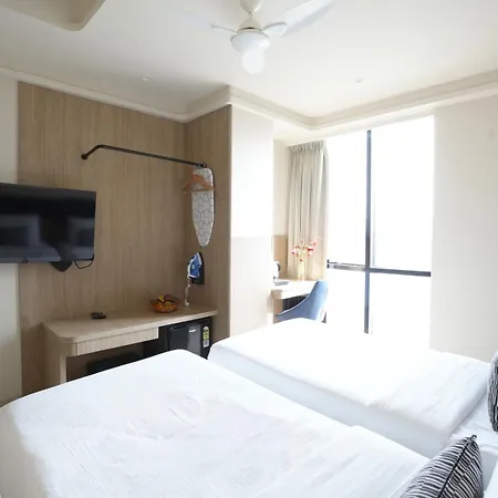 Hotel Indie Nesco Goregaon 4*