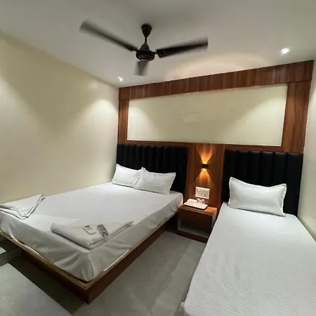 Royal Hotel *