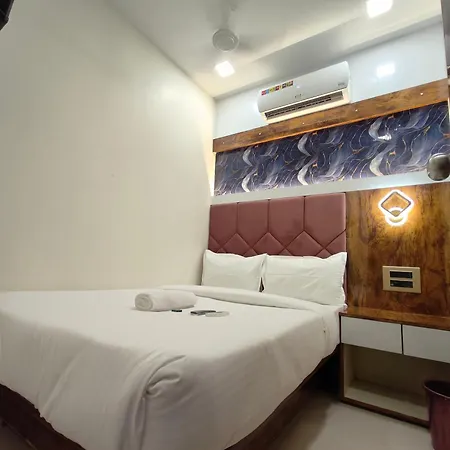 Hotel M R
