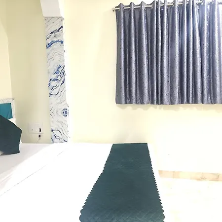 Glow Star Hotel