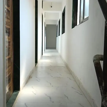 Hotel Rr Residency 3*