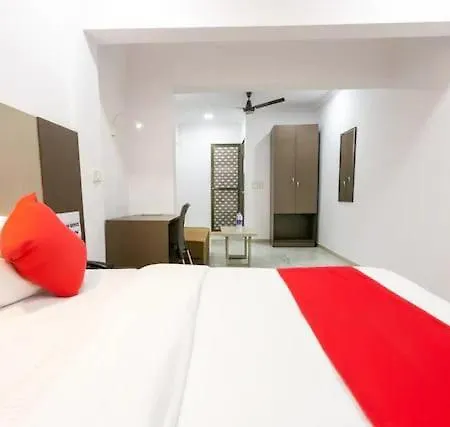 Avinya Hotel *