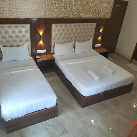 Hotel Imperial Near Haji Ali 3*