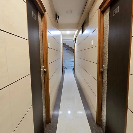 Kamal - Mohammed Ali Road Hotel 2*