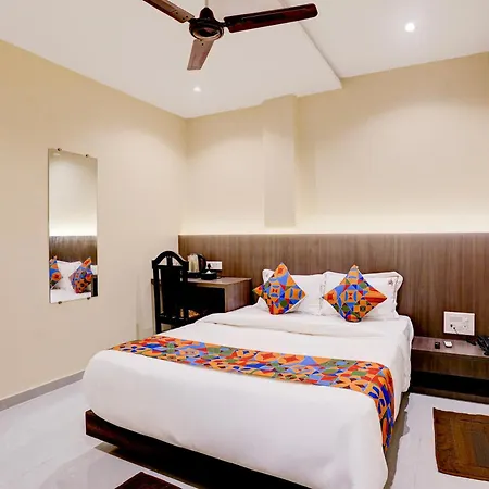 Casa Royal Residency - Exhibition Centre Hotel