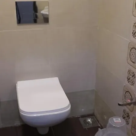 Avinya Hotel *