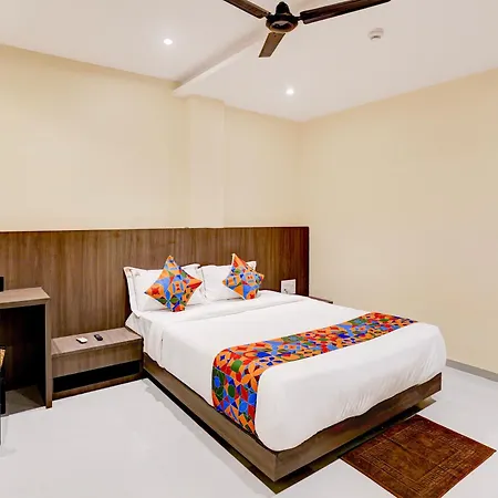 Casa Royal Residency - Exhibition Centre Hotel