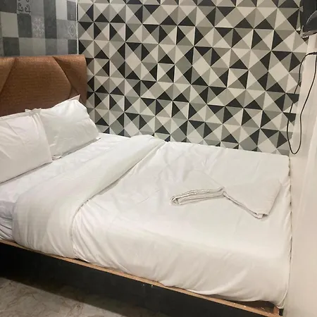 Parle Executive Near Nanavati Hospital - Hotel 2*