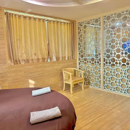 Neelkamal Hotel Mumbai