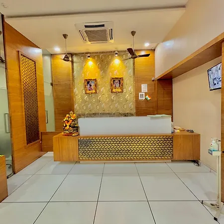 Neelkamal Hotel 3*
