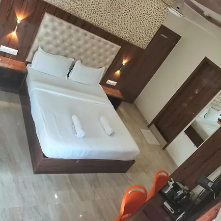 Imperial Near Haji Ali Hotel 3*