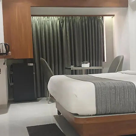 Shine Hospitality Premium Hotel 3*