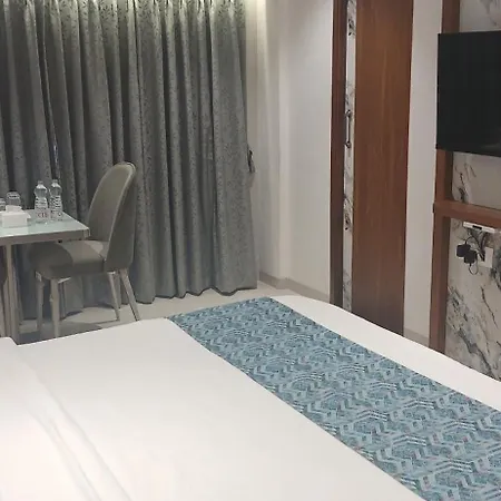 Shine Hospitality Premium Hotel 3*