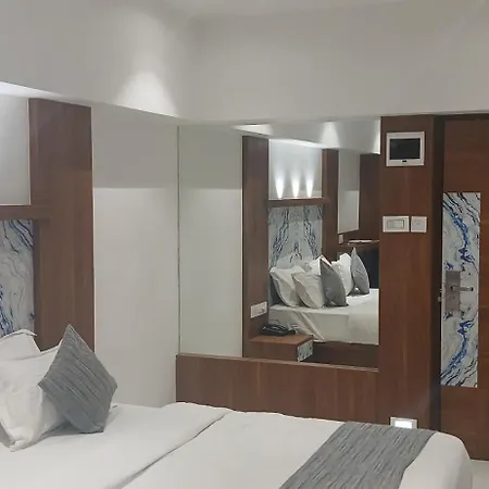 Hotel Shine Hospitality Premium 3*