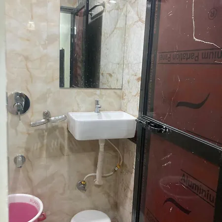 Parle Executive Near Nanavati Hospital - Hotel Mumbai