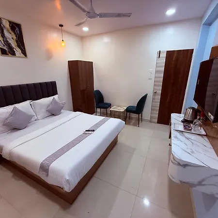 Hotel Silver Leaf - Parle East - Near Airport