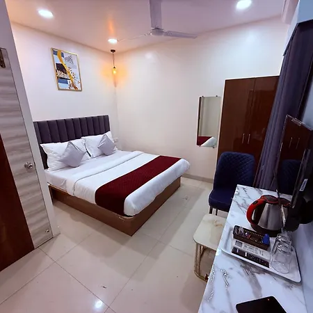 Hotel Silver Leaf - Parle East - Near Airport 3*