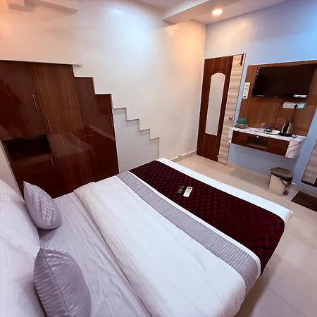 Silver Leaf - Parle East - Near Airport Hotel 3*