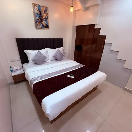 Hotel Silver Leaf - Parle East - Near Airport 3*