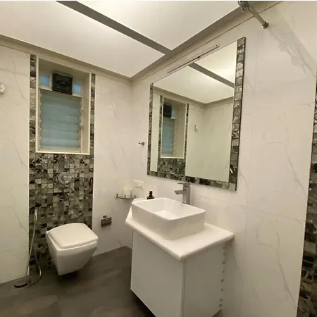One Bedroom Cozy In Shared At Bandra Mumbai