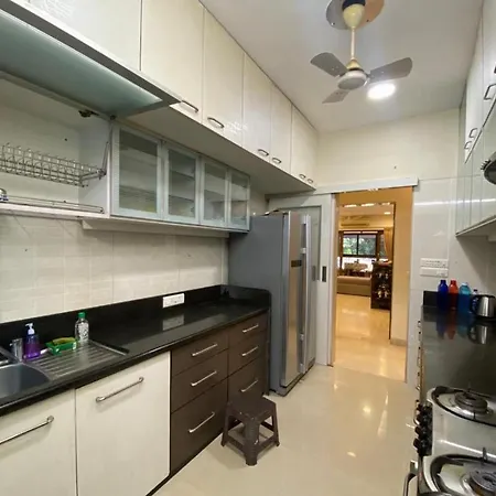 Homestay Bandra Cozy 1 Bedroom Attached Bathroom Shared Mumbai