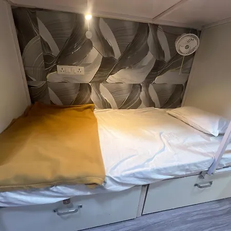 Layover Dorms Hostel *