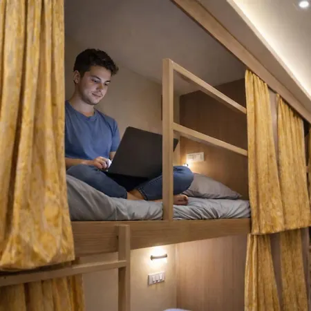 Relax Kurla Hostel Mumbai
