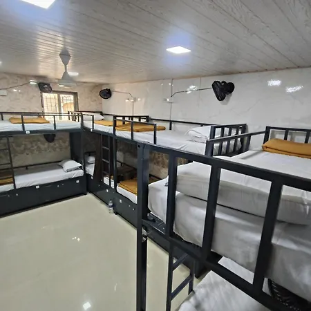 Sahar Ac - Andheri - Near International Airport - Male Guest Only * Mumbai
