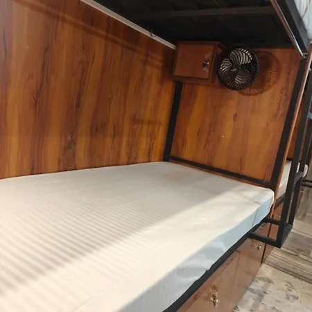 Transit Hostel *