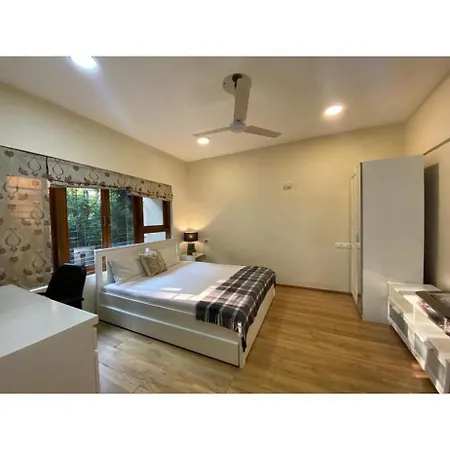 One Bedroom Cozy In Shared At Bandra Homestay