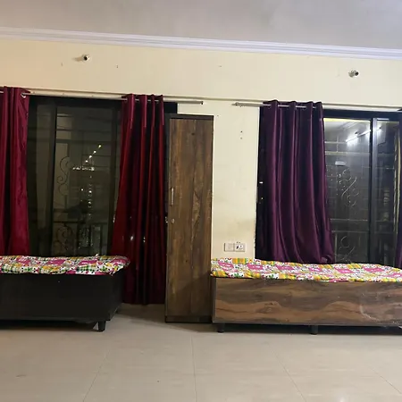 Capsule hotel Riyas *