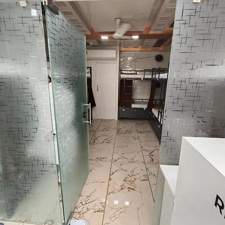 Sahar Ac - Andheri - Near International Airport - Male Guest Only