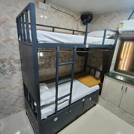 Sahar Ac - Andheri - Near International Airport - Male Guest Only Hostel *
