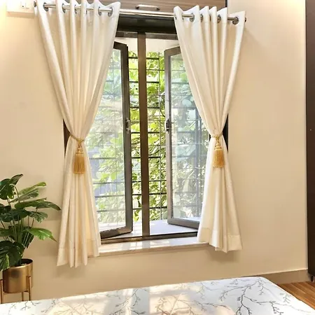 1bhk Balcony Retreat - Gulmohar Road, Juhu * Mumbai