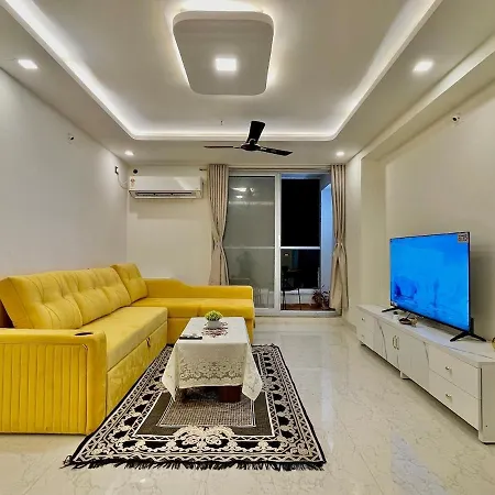 Chic 2 Bhk With Balcony & Bold Yellow Lounge Powai * Mumbai