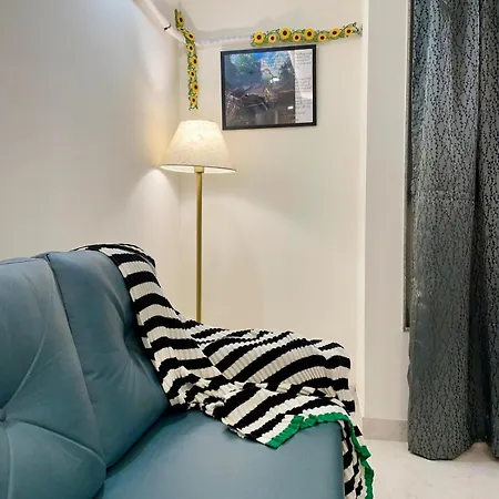 Wood 2 Bhk Powai Views Apartment Mumbai