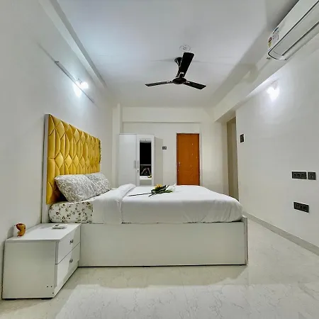 Chic 2 Bhk With Balcony & Bold Yellow Lounge Powai * Mumbai